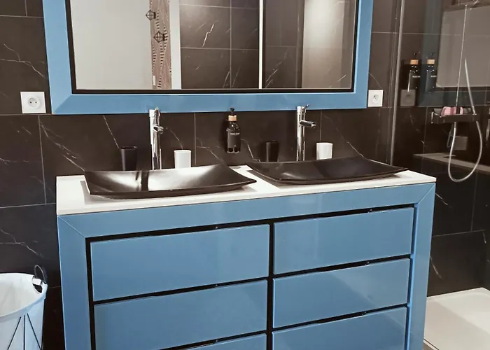 Le Hangar De Papi * La Charriere