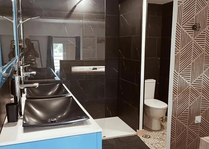 Le Hangar De Papi * La Charriere