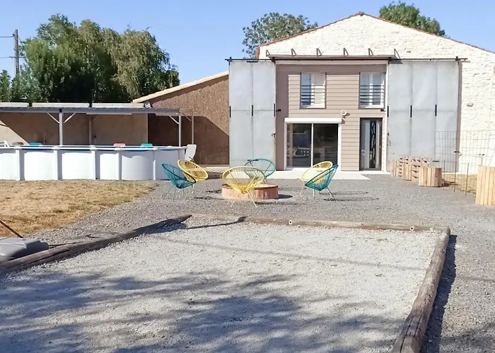 Le Hangar De Papi La Charriere